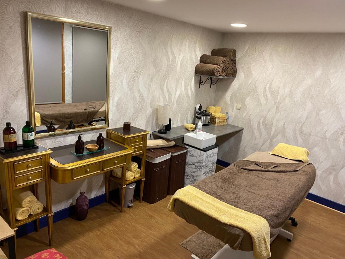 Eurostars Araguaney Hotell Santiago de Compostela Eksteriør bilde A treatment room at a spa