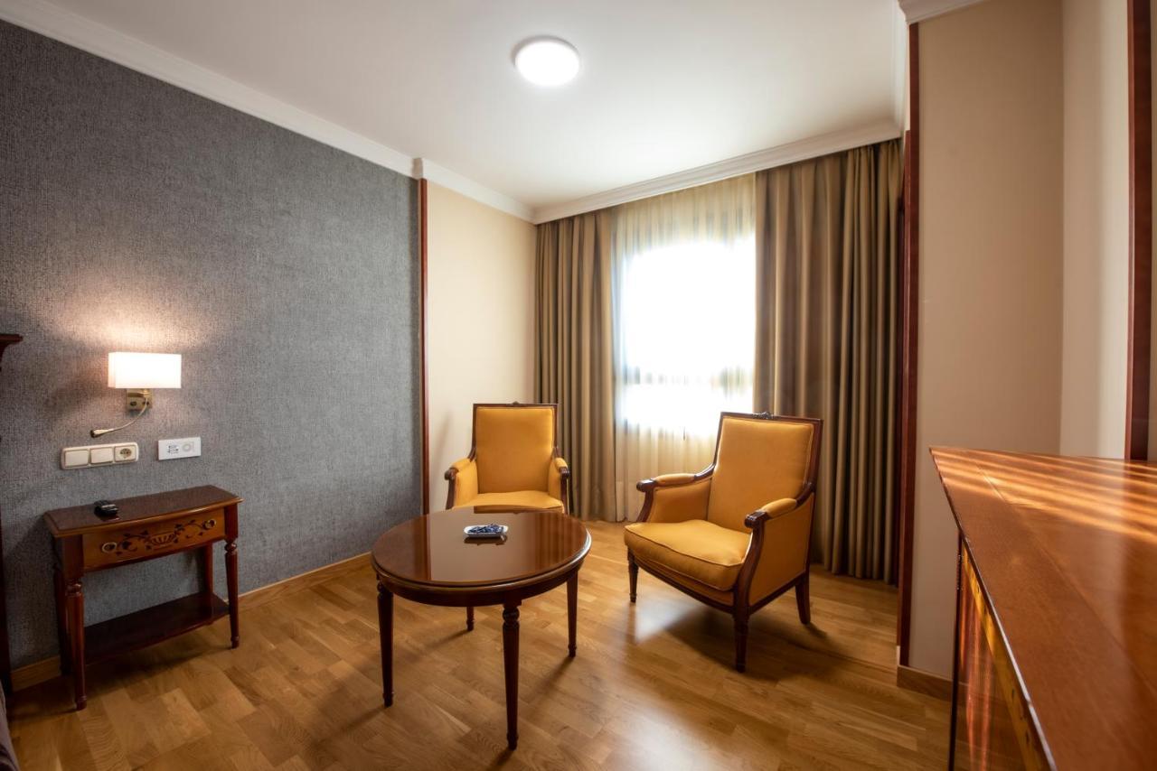 Eurostars Araguaney Hotell Santiago de Compostela Eksteriør bilde A room at the hotel