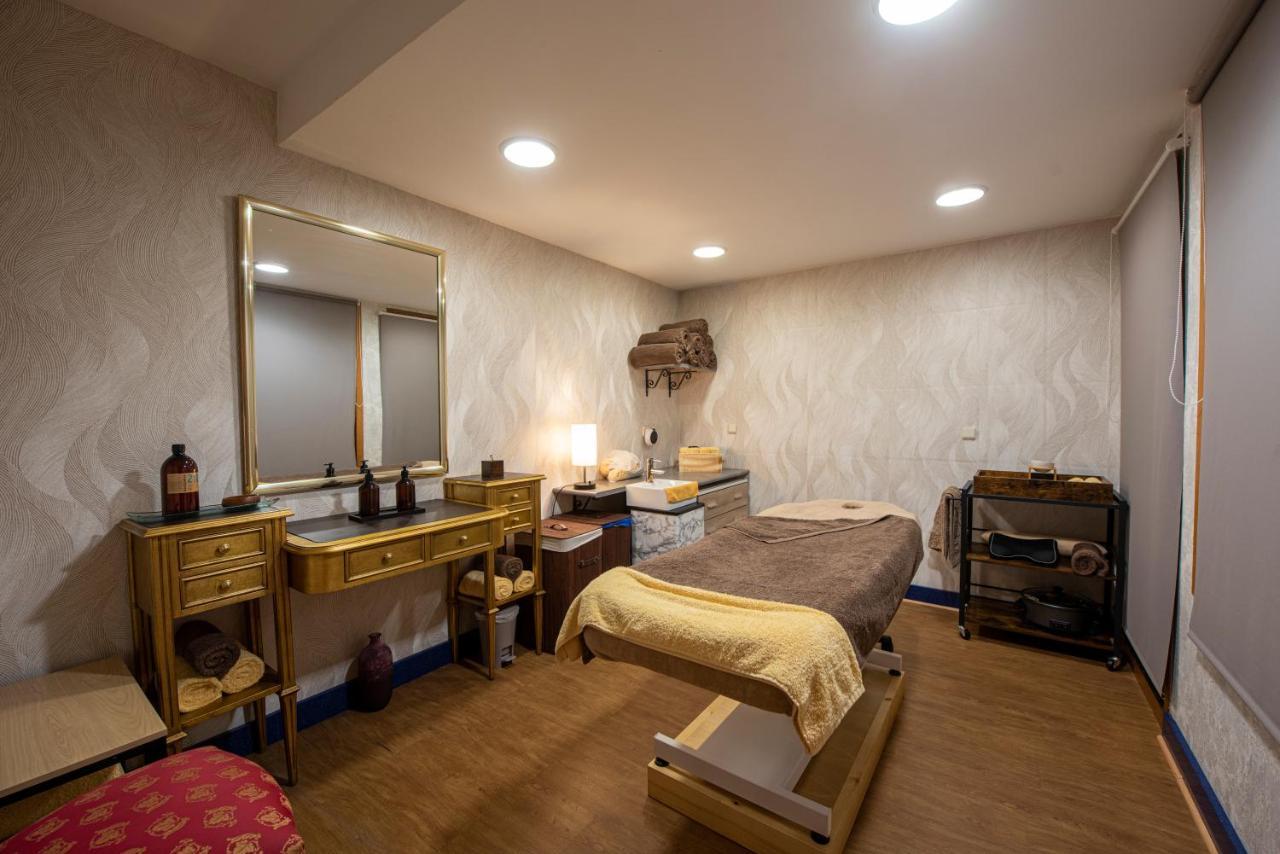 Eurostars Araguaney Hotell Santiago de Compostela Eksteriør bilde A treatment room at a spa